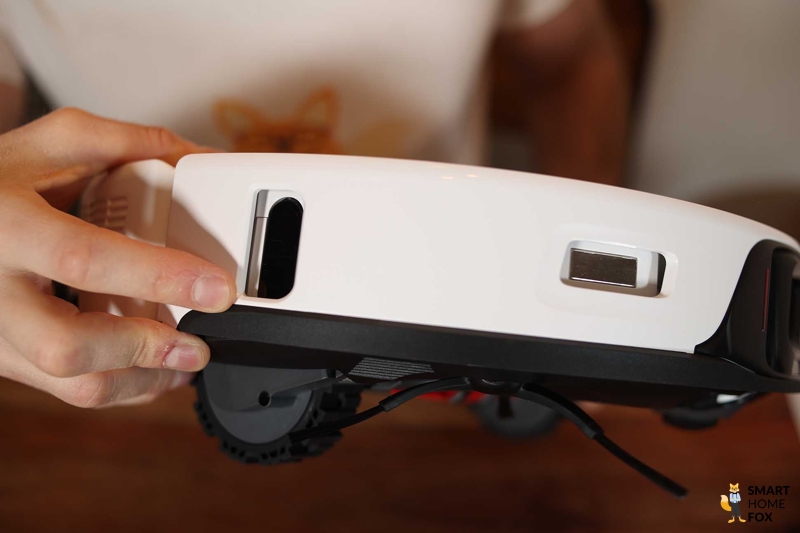 Крупный план датчика положения стен на Roborock S8 Pro Ultra.